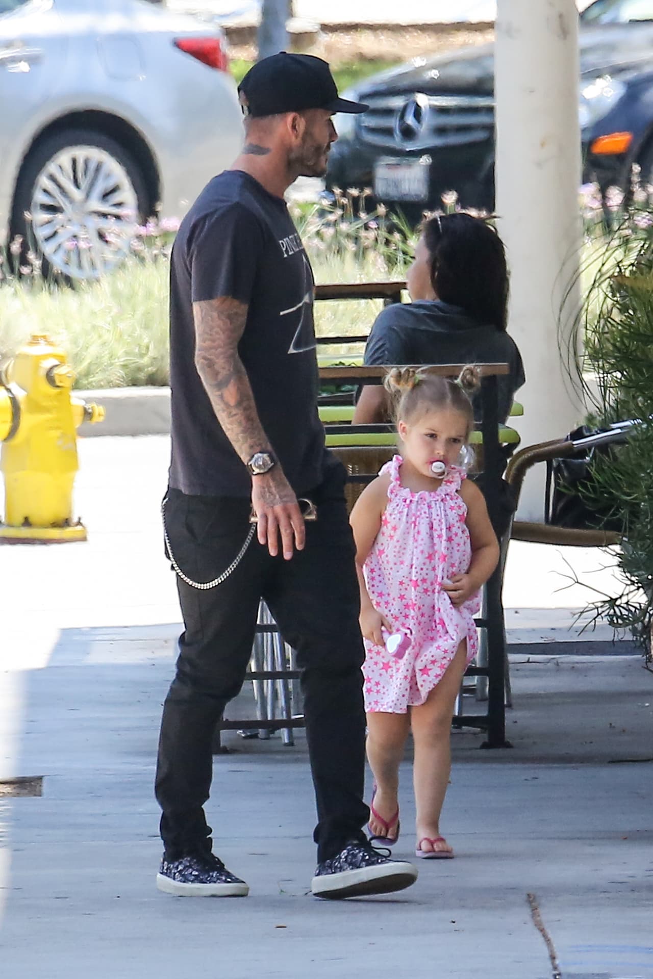 David se defiende de quienes lo llaman mal padre por dejar que Harper aún use chupón.