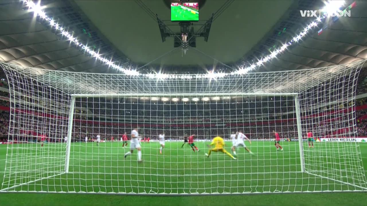 ¡Perdona Portugal! Bruno manda su disparo a la tribuna