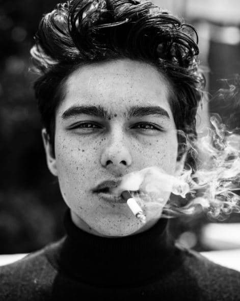 Hace unas semanas, se dio a conocer que el joven actor, Sergio Mayer Mori, se encoentraba en un retiro espiritual en Estados Unidos pues atravesaba por una crisis existencial. Su padre, el actor Sergio Mayer, dijo en entrevista con el programa de televisión 'Ventanteando', desconocer el paradero real de su hijo, pues algunos medios aseguraron que en realidad se encontraba en un centro de rehabilitación al sur de la Ciudad de México.