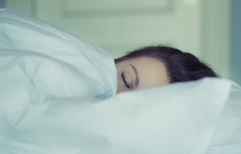 Y aquí es donde tu Mente no está junto al Tiempo. De manera que tu Mente debería estar junto al Tiempo. Cuando la Mente está con el Tiempo, entonces puede quedarse quieta.