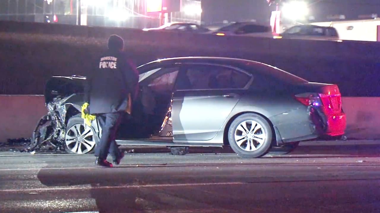 La policía cerró todos los carriles hacia el norte en el tramo de la carretera I-45 a la altura de la calle Shephard para adelantar las pesquisas.