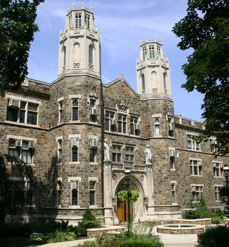 <b>Lehigh University (Pensilvania)</b>
<br>
<br>Porcentaje de graduados en 2016 que participaron en clases ESL: 
<b>6%</b>
<br>
<br>Categoría y posición según U.S. News and World Report: 
<b>46</b> (empatada), Universidades nacionales