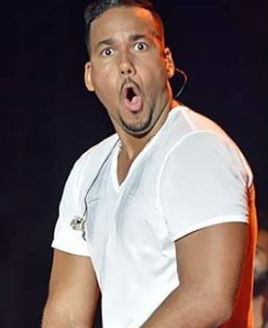 Y cuando las chicas quieren ir más allá de los límites permitidos, Romeo pone esta carita de asombro.