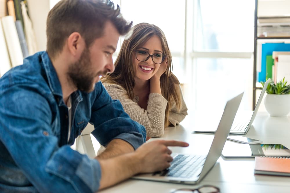 Posiblemente te veas forzado a tomar una decisión muy importante en tu trabajo que podría afectar tu vida familiar. Antes de hacerlo conversa ampliamente con tu pareja, o quienes estén a tu cargo y cerciórate de contar con su cooperación.
<b> </b>