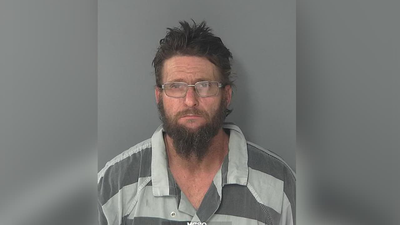 David Taylor Gregory fue arrestado por robo a una propiedad.