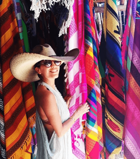 Karla lo considera una bendición y siempre muestra la belleza de su país.