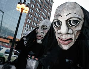 Este sábado 24 se realizará el Halloween Gathering en el centro de Chicago. De las 2 a las 5 pm habrá muchas actividades para toda la familia en la Michigan Avenue. De las 6 pm a las 8 pm habrá un espectacular desfile que saldrá del North desde Balbo a la Monroe. El evento es gratis.