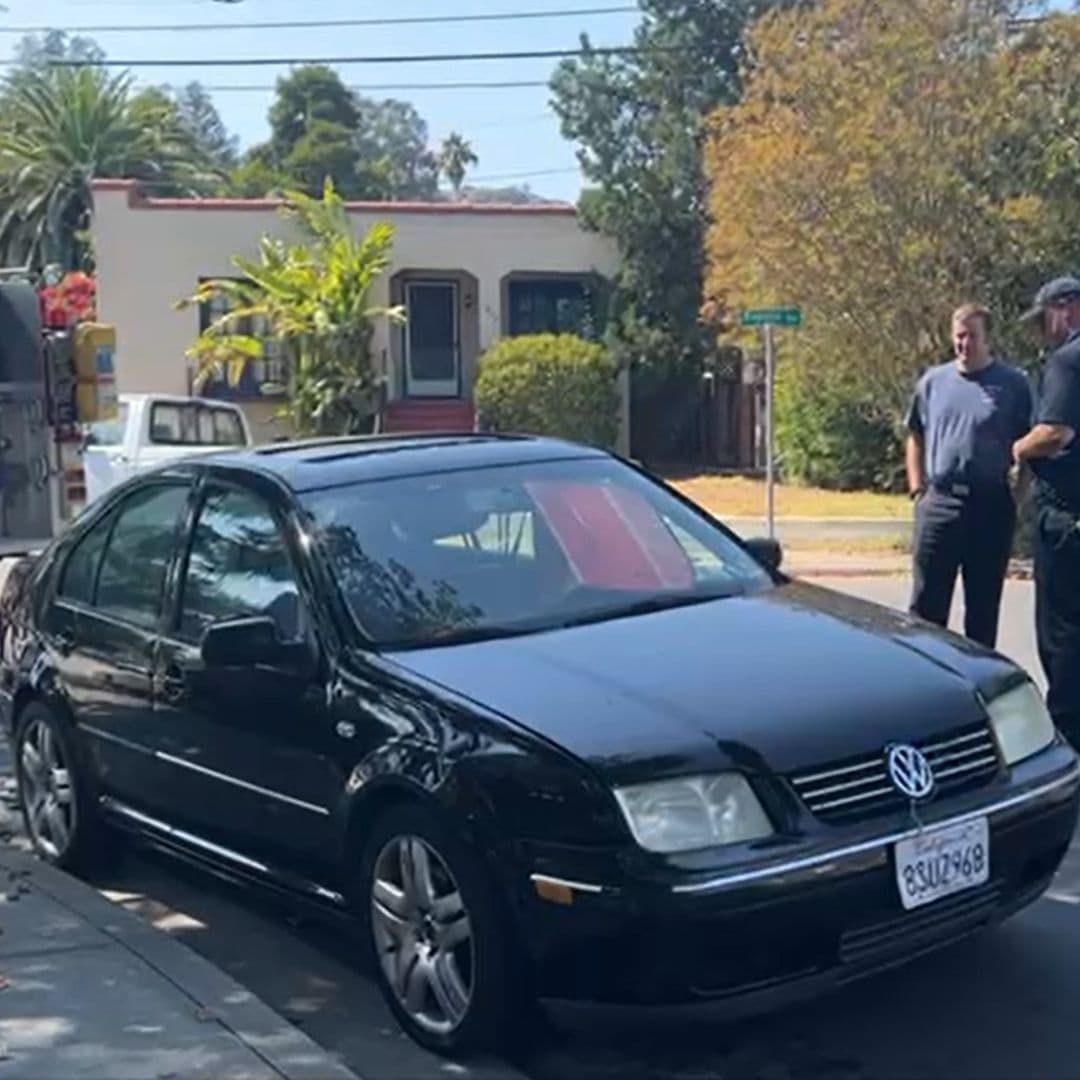 Martín Castro, el padre de Karina, dijo que desde el homicidio ha vuelto al lugar donde quedó el cuerpo de su hija y calificó todo esto como 
<a href="https://www.univision.com/local/san-francisco-kdtv/padre-karina-castro-decapitada-san-carlos">“una horrible pesadilla”</a>. Señaló que no ha podido dormir ni comer bien. En la foto, el auto de Karina.
<br>