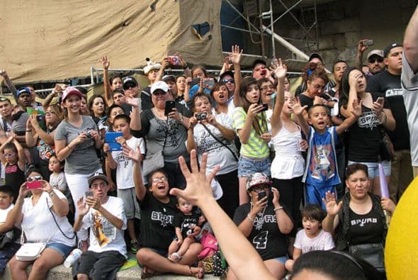 Photos: Spurs Championship Parade 2014 Barges