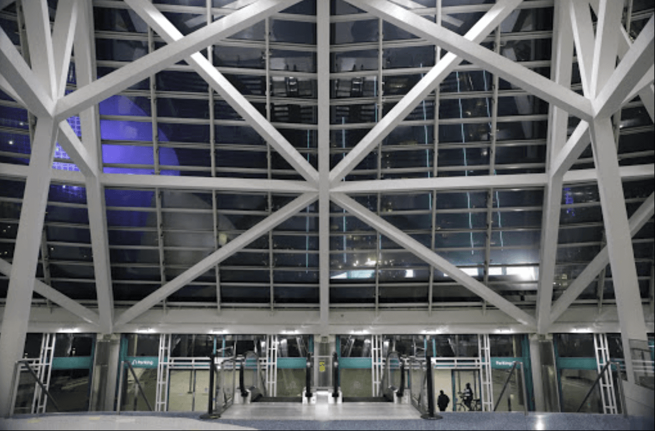 La ciudad también aseguró más de 900 habitaciones de moteles y hoteles que se pueden usar para aislar o poner en cuarentena a las personas que se cree que han estado expuestas al virus o que esperan los resultados de las pruebas de coronavirus, dijo el alcalde.