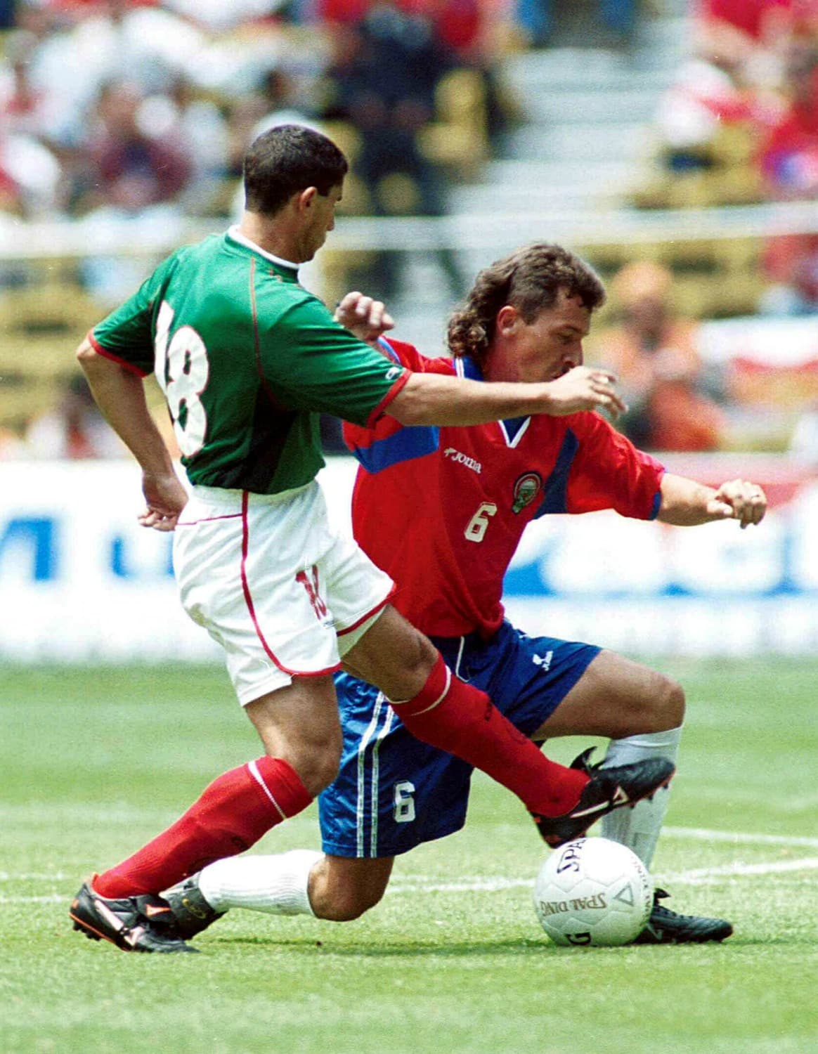 Wilmer Lopez (Defensa) - Ídolo del Alajualense en Costa Rica, donde jugó tambien con el Carmelita y Perez Zeledón. Tuvo una etapa en el fútbol colombiano con Deportes Tolima. Actualmente es entrenador del Alajualense.