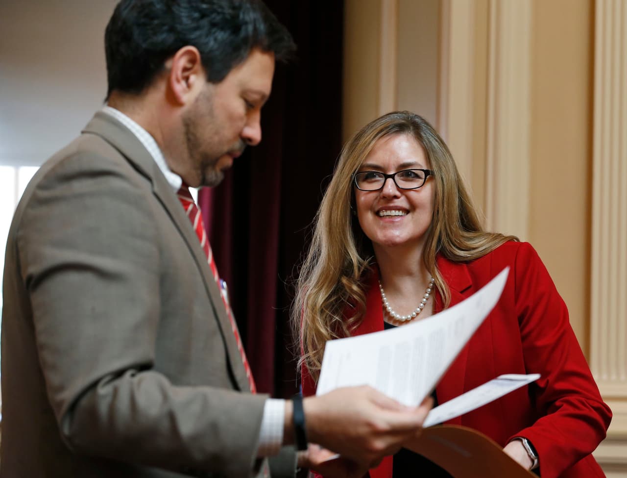Las mujeres vuelven a ganar varias candidaturas en primarias del Partido Demócrata
