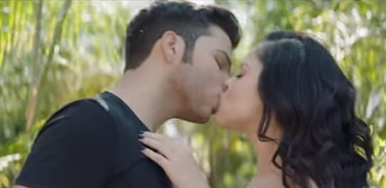 El video de 'Compromiso descartado', interpretado por el hijo de Pepe Aguilar también ha tenido muy buena respuesta en las diferentes plataformas de video que hay en internet.