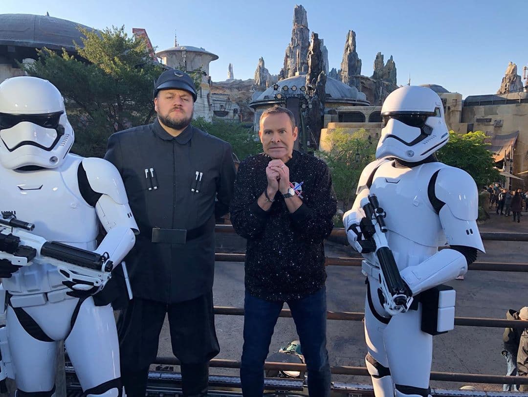 Alan Tacher se enfrentó al lado oscuro en la nueva atracción de 'Star Wars' en Disney.