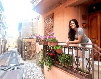 Antes de partir a tierras europeas, Francisca Lachapel mencionó en el programa que en este viaje recorrería la región de Calabria, Italia, zona donde crecieron e hicieron parte de su vida los padres de su prometido.
<br>