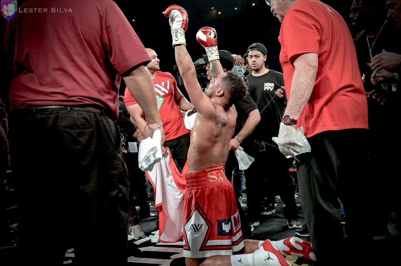 El estadounidense noqueó al ruso en el octavo asaltó y dio muestra de su gran poderío, reteniendo así los cetros de la AMB, OMB y FIB.