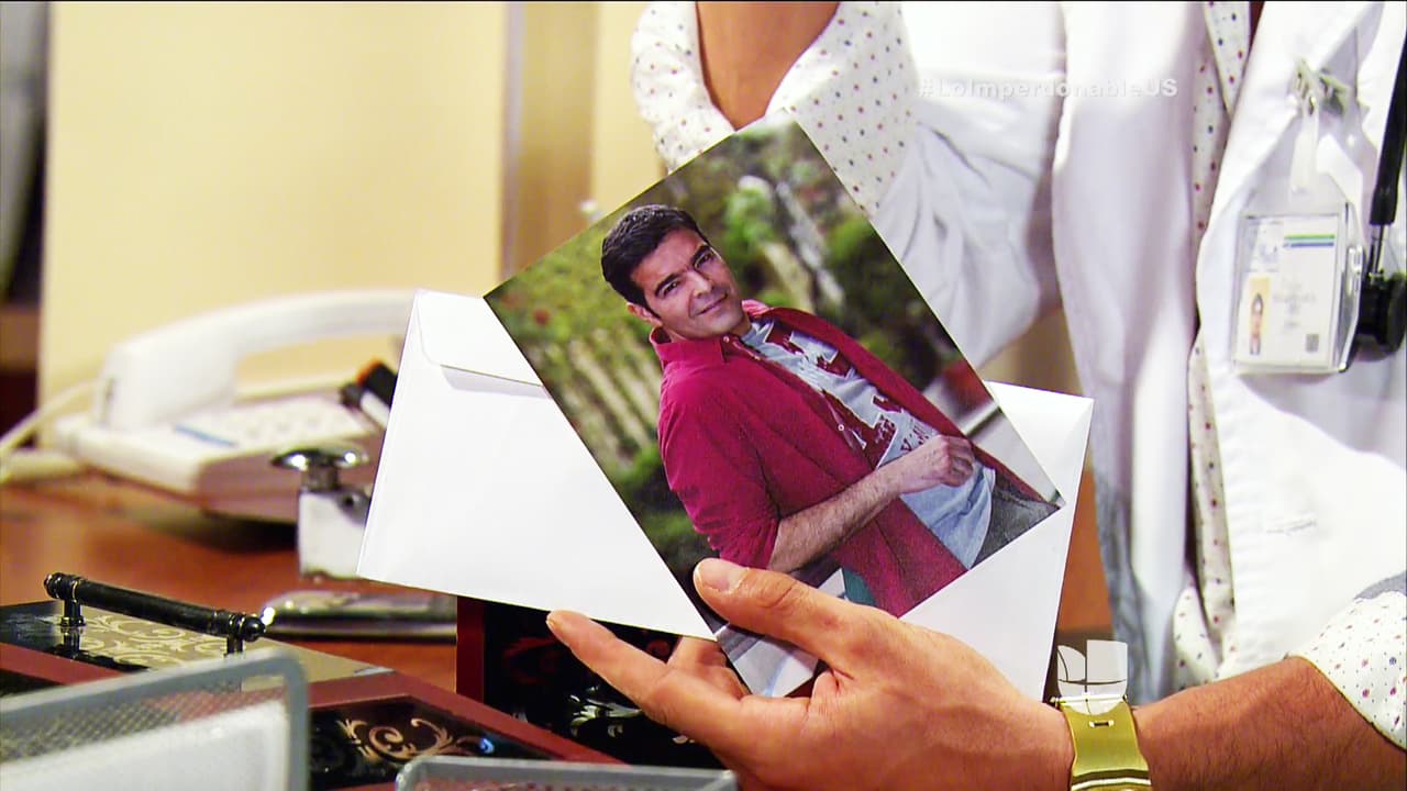 O le das una buena suma de dinero o entregará las pruebas de tu romance con Demetrio.