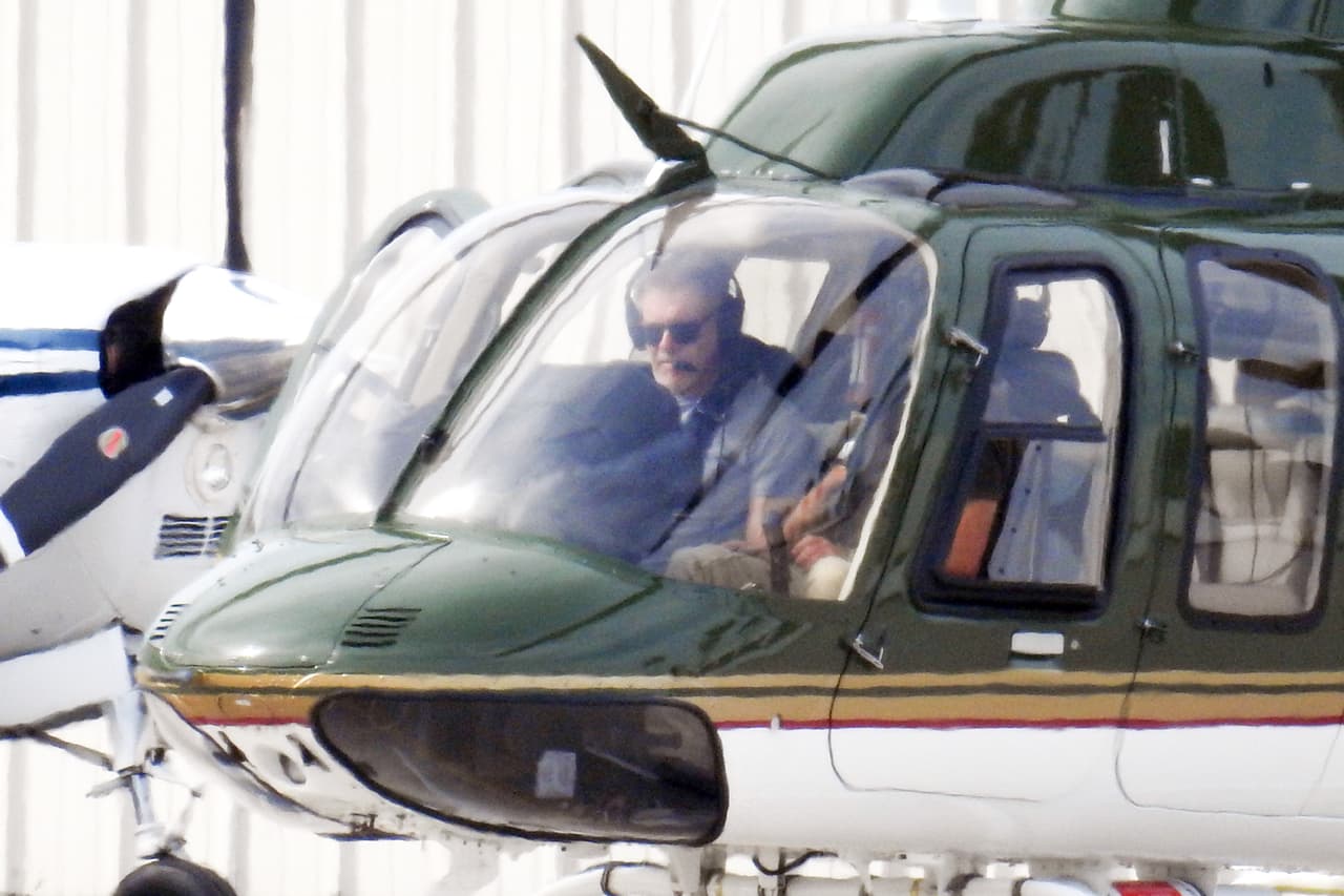 Aquí lo vemos muy concentrado antes de despegar.