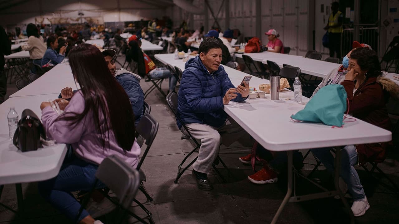 NYC anuncia cierre del refugio más grande para inmigrantes; aseguran que baja flujo desde la frontera