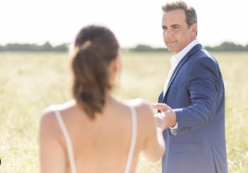 La historia de amor de Karina y Carlos comenzó el 14 de febrero de 2018, pero su primera cita fue el 28 de mayo de 2018 y pocos se imaginaron que llegarían hasta el altar.