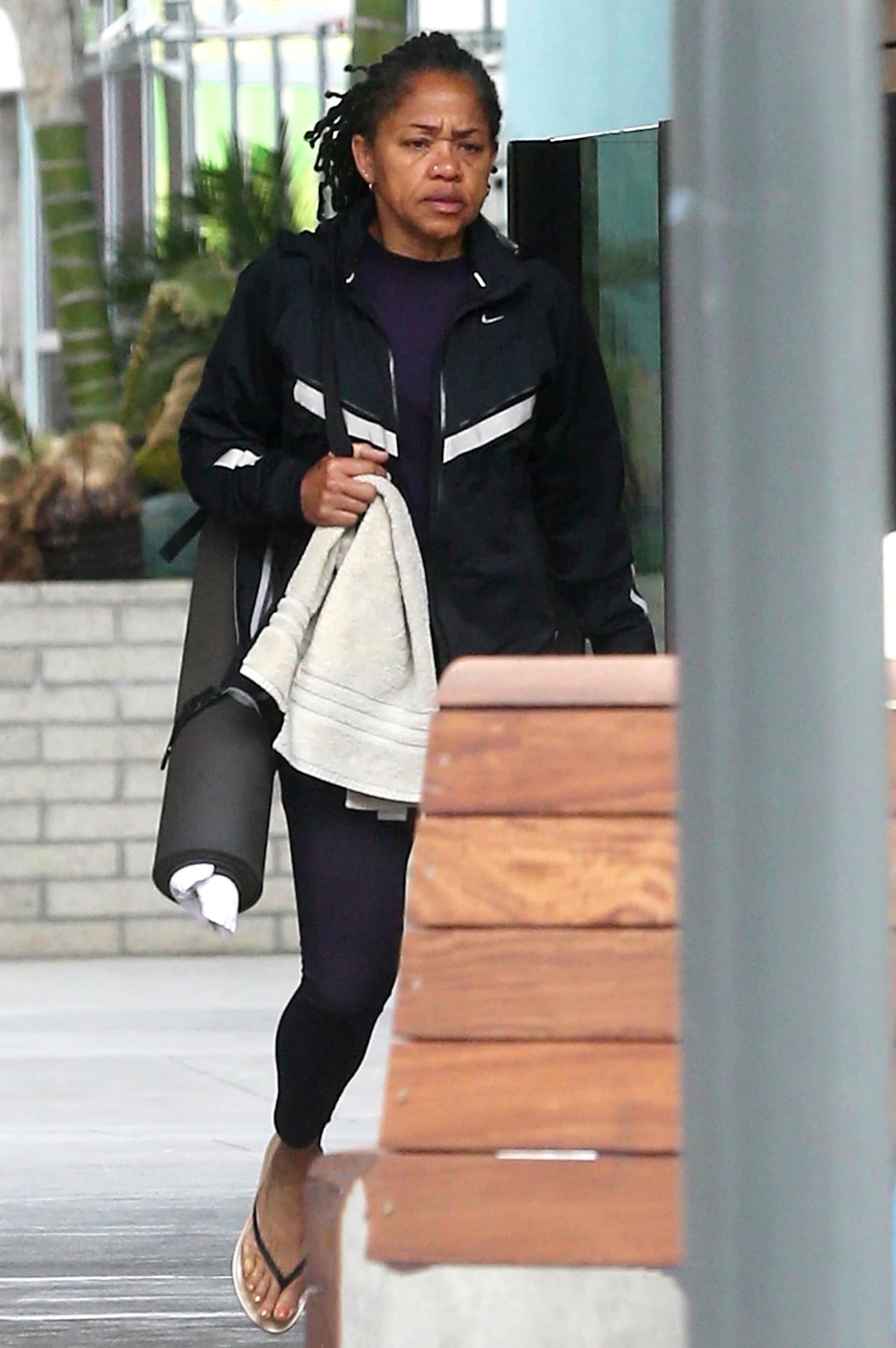 Ragland, de 61 años, se puso el sábado sus chanclas ('flip flops') y leggings para acudir a una sesión de yoga, tal como se le solía ver antes del histórico evento.