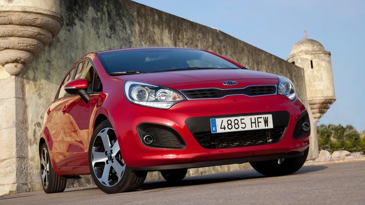 <h3 class="cms-h3-H3">Carro pequeño: Kia Rio</h3>
<br>El pequeño subcompacto coreano es uno de los favoritos del público. Ahora sabemos por qué.
<br>
<br>Finalistas:
<b> Chevrolet Sonic </b>y
<b> Nissan Versa.</b>