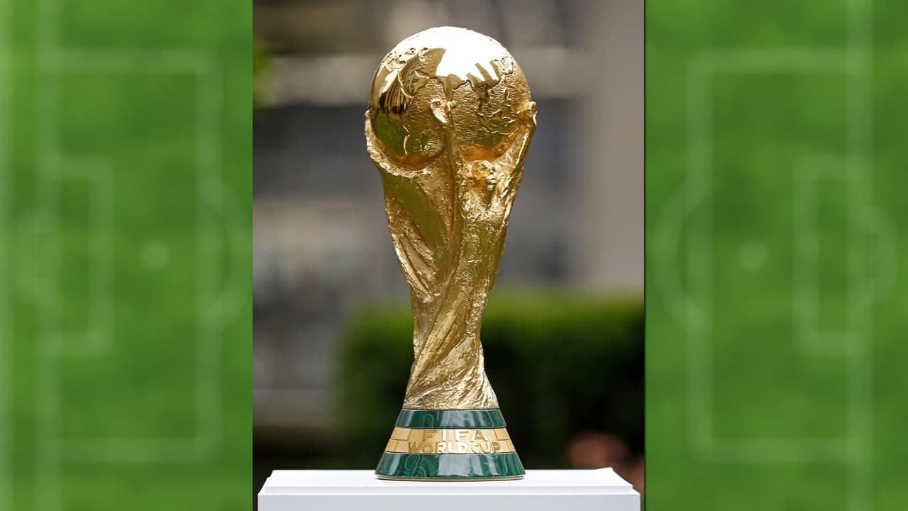 En el 2010, durante el mundial en Sudáfrica, varias réplicas de la copa fueron robadas, sin embargo, la FIFA reveló que el trofeo auténtico estaba 
<b>seguro y especialmente vigilado.</b>