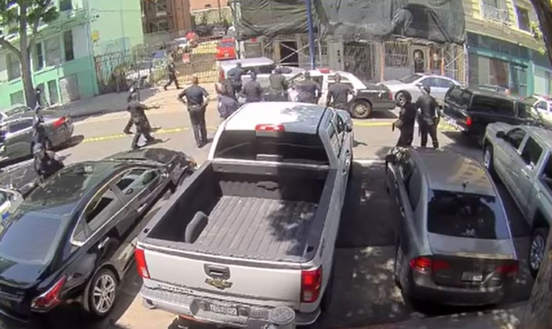 En video: conductora desenfrenada arremete contra peatones y vehículos en San Francisco