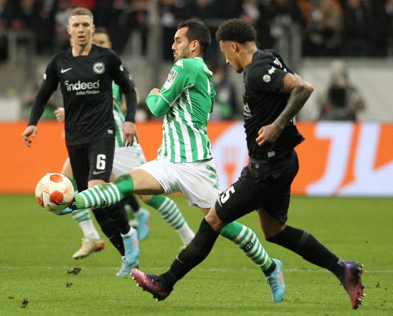 El Eintracht Frankfurt echó al Betis con un global de 3-2 tras empatar en tiempos extra por 1-1.