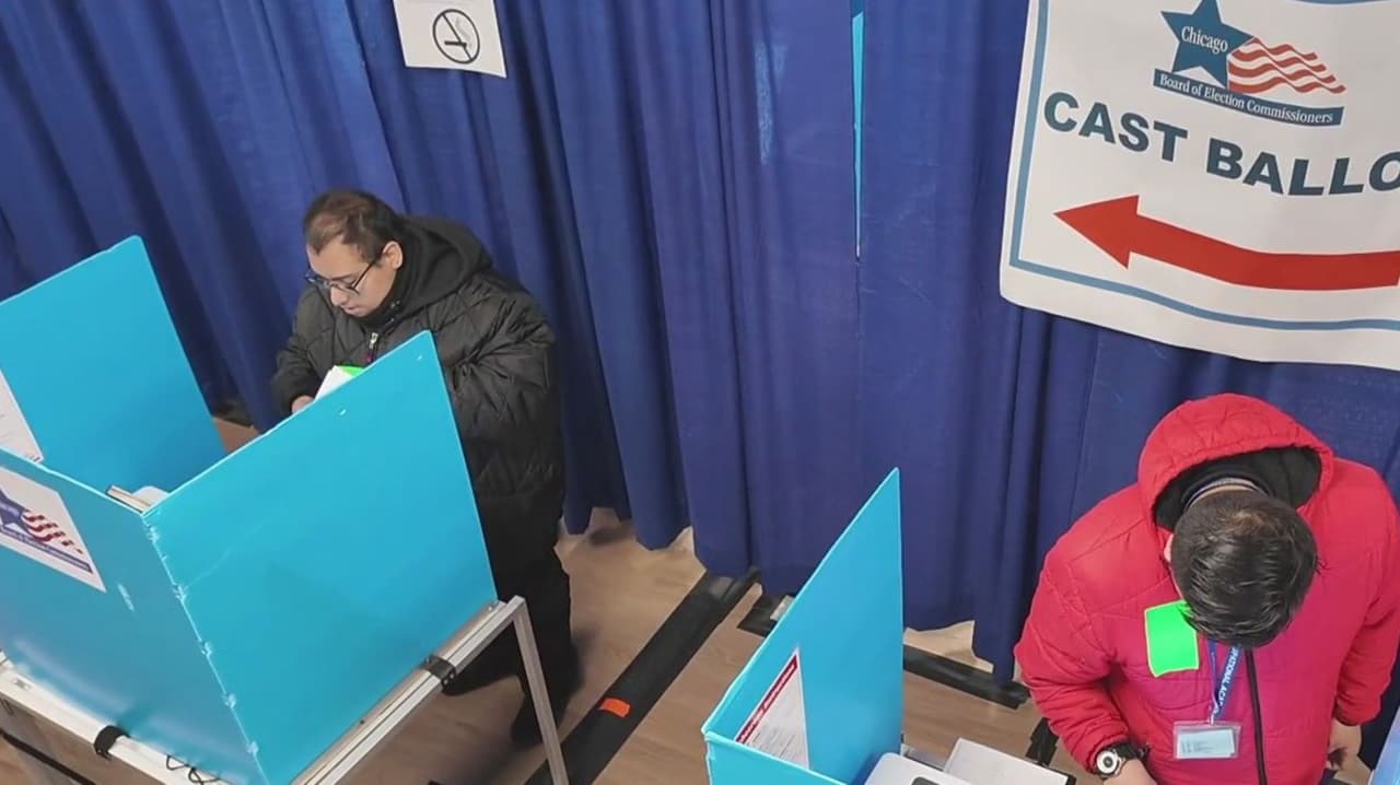 Estudiantes con necesidades especiales votan por primera vez en Chicago