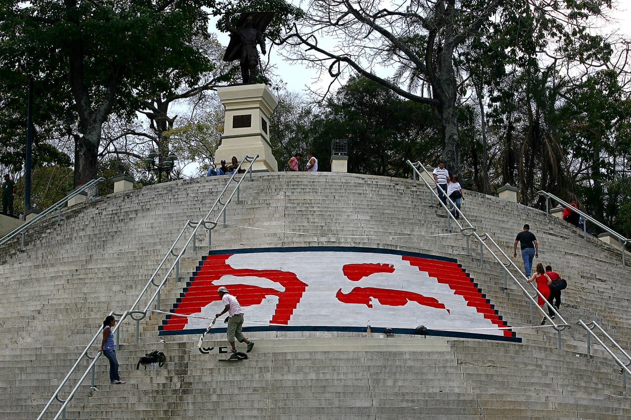 La mirada de Chávez estaba pintada así en las escaleras del Calvario, pero luego sería vitrificada (GERALDO CASO/AFP/Getty Images).