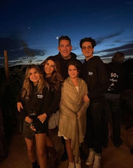 Además de degustar el vino creado en el viñedo de la finca mexicana, los invitados tuvieron de 'souvenirs' sudaderas personalizadas con el nombre y la edad de la famosa cumpleañera.