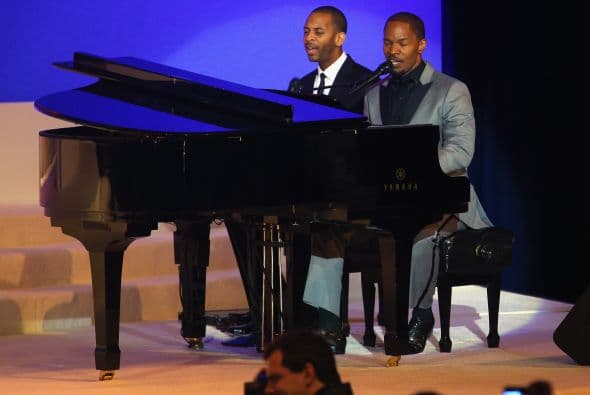 El baile inaugural invitó también a Black Violin, Brad Paisley, Far East Movement, John Legend, Katy Perry, Smokey Robinson, Soundgarden, Stevie Wonder y Usher.