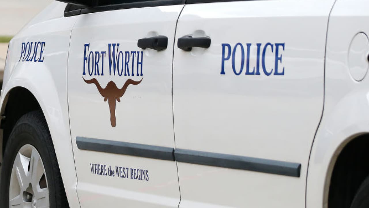 Dos personas mueren tras un choque en sentido contrario en Fort Worth 
