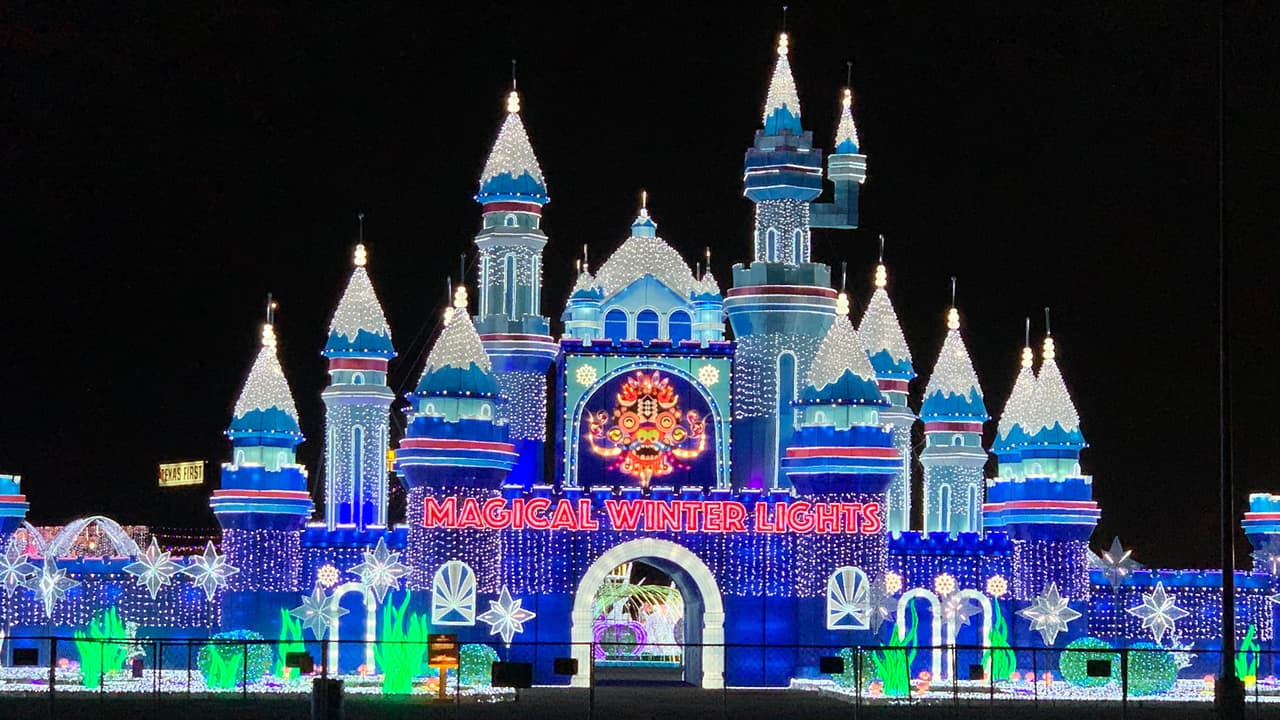 Magical Winter Lights está localizado en la siguiente dirección: 1000 FM 2004, La Marque, TX 77568