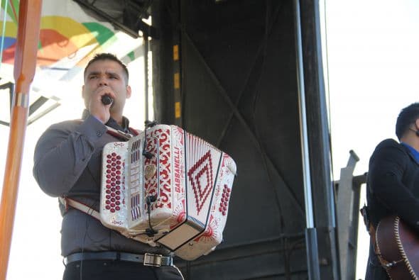 Cientos de personas disfrutaron de la tremenda celebración del Latin Grammy Street Party en Phoenix, donde estuvieron presentes varias agrupaciones nominadas a los premios GRAMMY® Latino incluyendo: Conjunto Primavera, Voz de Mando y Los Canarios de Michoacán. Esta fenomenal fiesta es un preámbulo a la gran noche de la música con la edición 15 de los premios anuales del GRAMMY Latino. Además de disfrutar de lo mejor de la música, los fans pudieron ganar premios y conocer a personalidades de Televisión y Radio de Univisión Arizona.