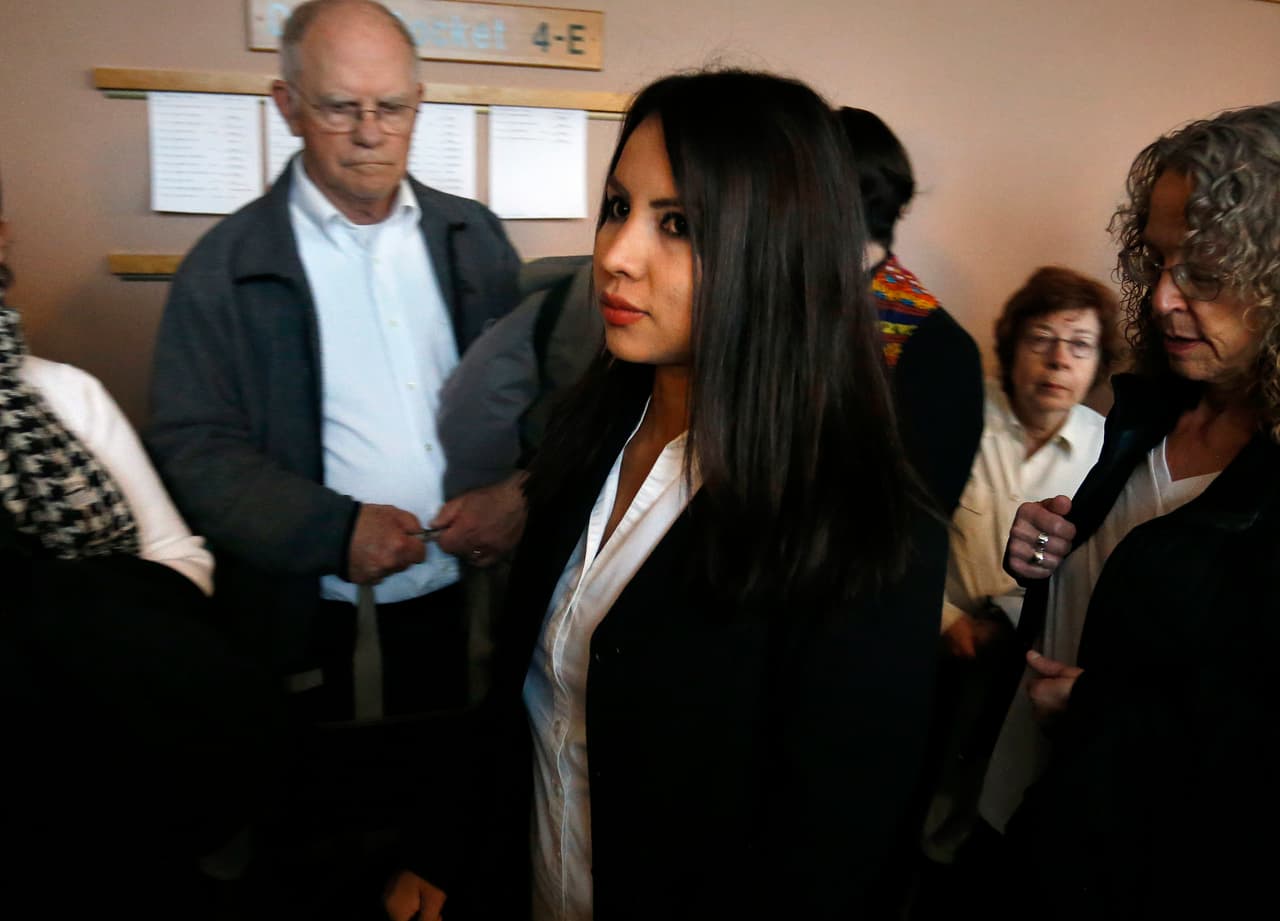 Inmigrante refugiada en una iglesia desde hace cinco meses para evitar deportación sale a defender su caso ante un tribunal