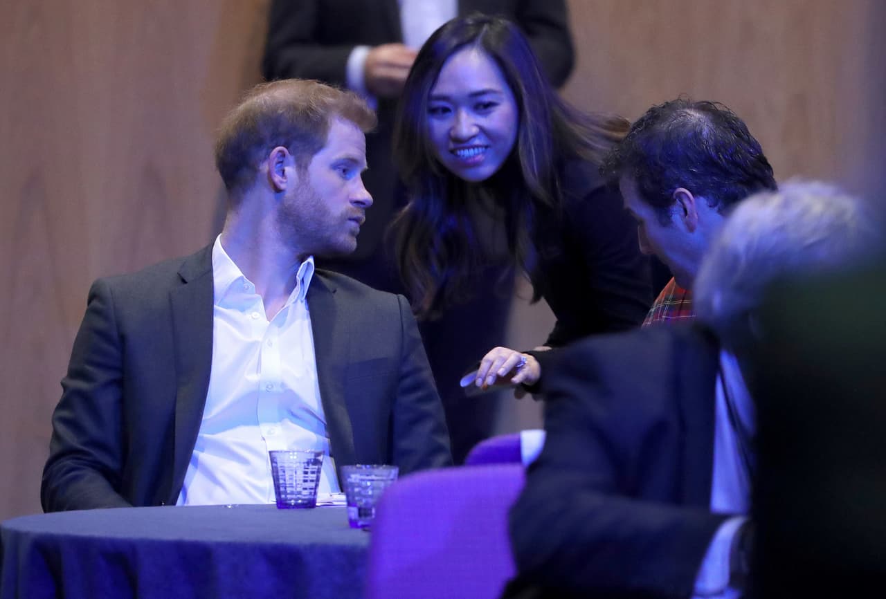 "Sí, creo que sí", dijo el príncipe, según el 
<b><a href="https://www.dailymail.co.uk/news/article-8045921/Prince-Harry-today-launch-eco-friendly-Travalyst-firm.html" target="_blank">Daily Mail</a></b>, "creo que fue un guiño a eso. 
<b>No es gran cosa</b>". 
<br>