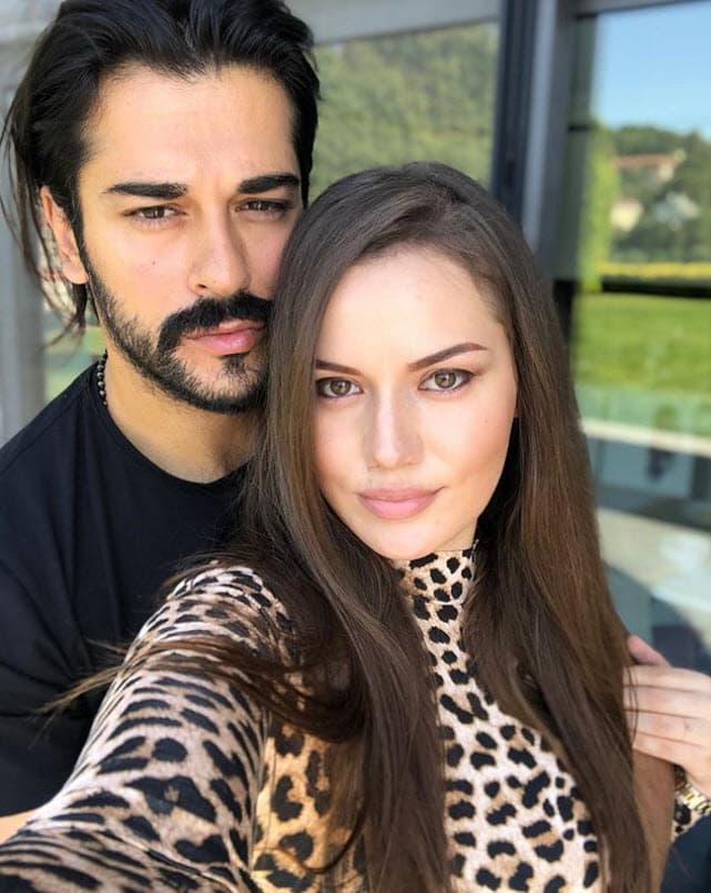 Burak Özçivit y su esposa Fahriye Evcen están de fiesta este lunes 29 de junio.