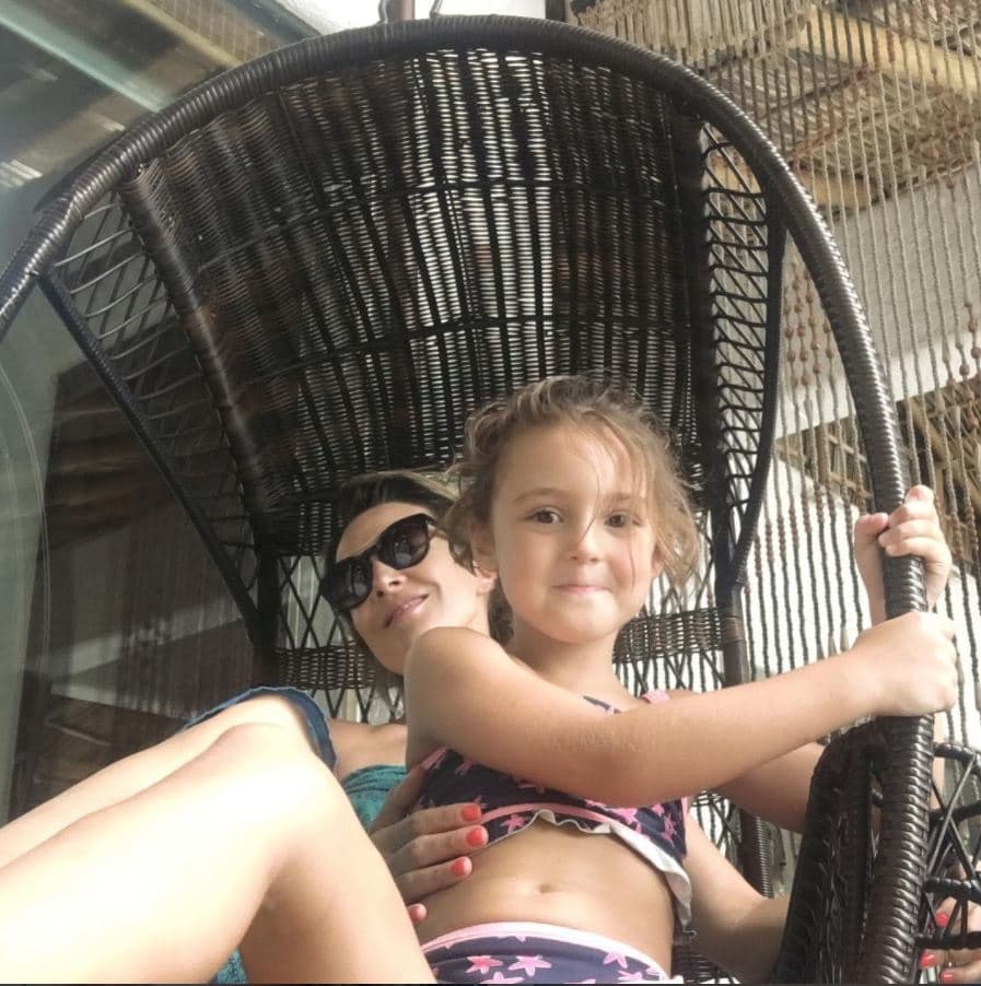 La pequeña Isa es amante de las fotografías, y siempre es cómplice de la cantante para hacer algún gif o postal.