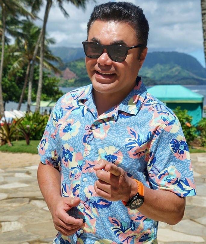 "Un día alguien me dijo que tenía que dejar la televisión porque alguien creía que era muy feo para estar en la televisión, yo siempre leo tus publicaciones y tú me haces resaltar que no debemos de rendirnos", comentó.