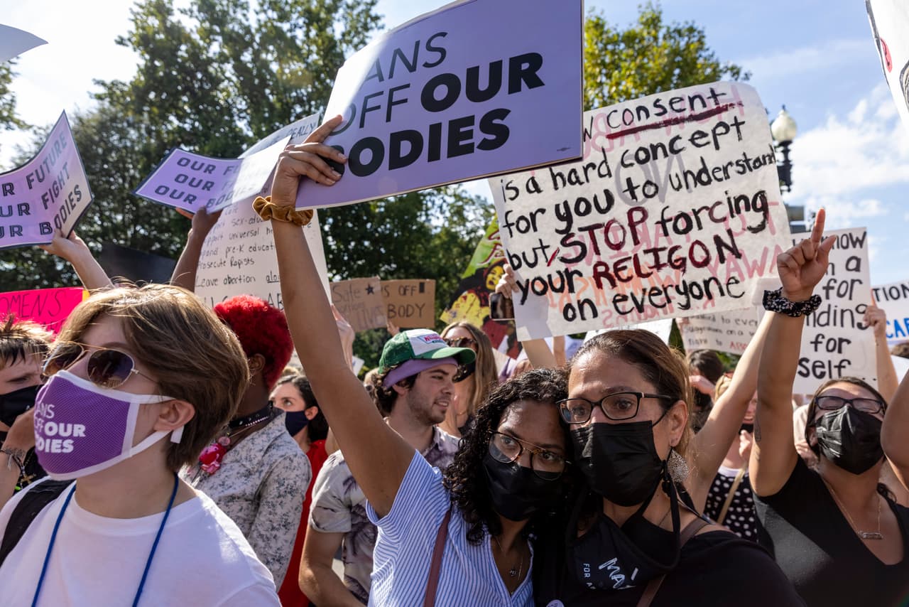 Un juez federal suspende temporalmente la restrictiva ley de aborto en Texas 