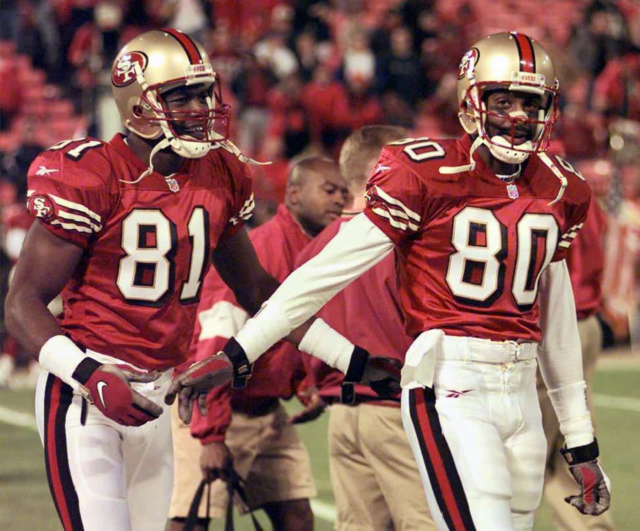 - Su capacidad muscular, resistencia y fisionomía les permiten ser superiores en determinados deportes, como en la NFL, donde ocupan un 68% de los jugadores, aunque contrasta contra el 12.85% de la población total en Estados Unidos, algo parecido sucede en la NBA, donde son mayoría con el 77% de los basquetbolistas.
<br>- Hoy en día, estos deportes americanos están domindados por atletas de raza negra.