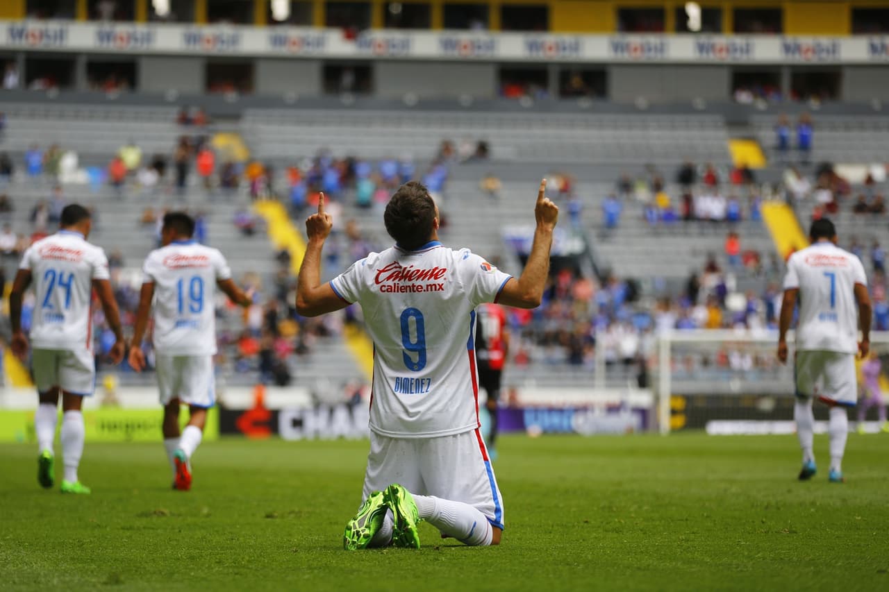 Cruz Azul se quedó con 10 desde el final de la primera parte tras la expulsión de Carlos Rotondi y sumó su segundo derrota consecutiva en el torneo.