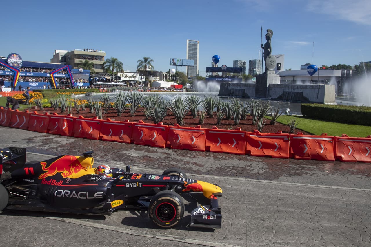 Checo Pérez corrió en Guadalajara con Red Bull por primera vez