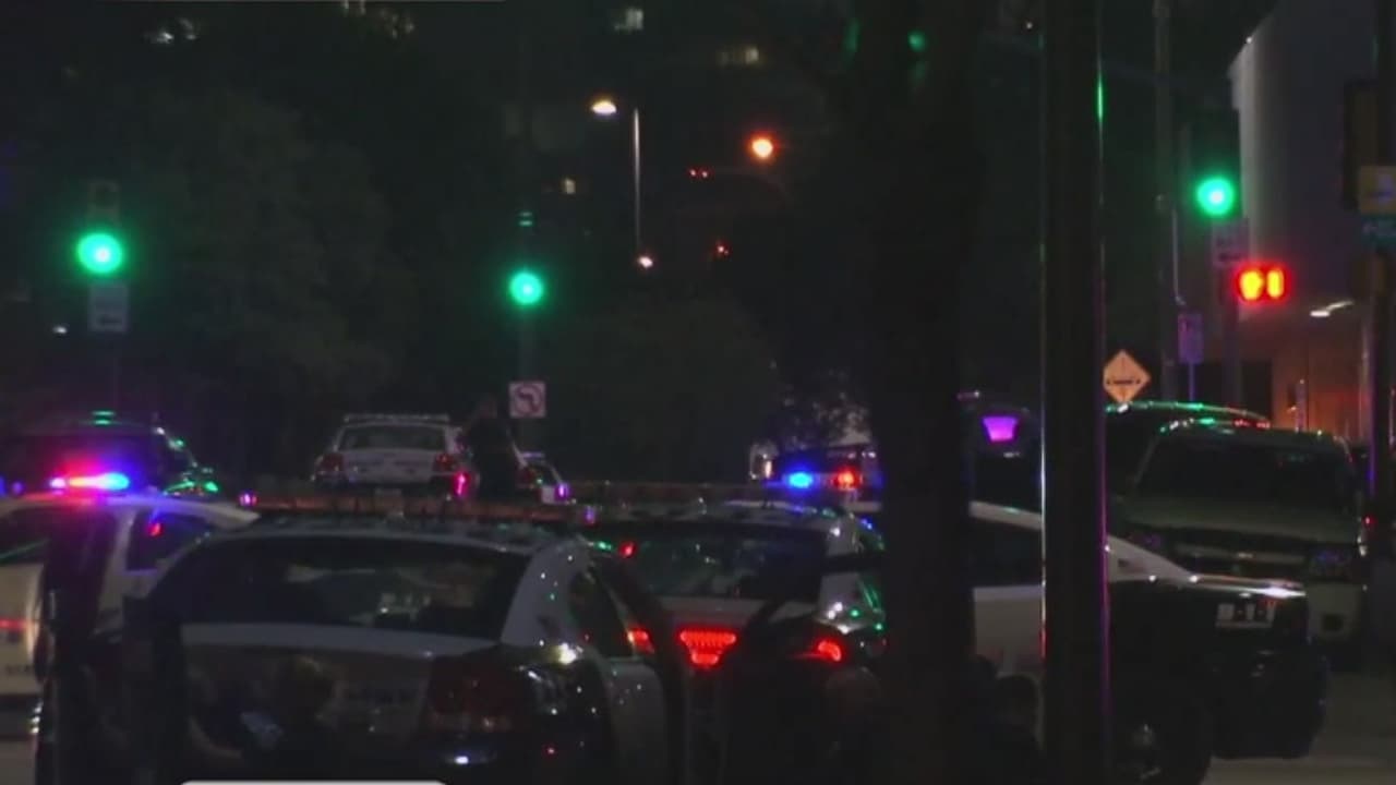 Un exreservista del ejército, que fue abatido posteriormente, abrió fuego, asesinó a los funcionarios e hirió a otras 10 personas. El atentado sacudió a toda la ciudad y al resto del país, pues fue el peor ataque contra un organismo policial de Estados Unidos desde el atentado terrorista de septiembre de 2001.