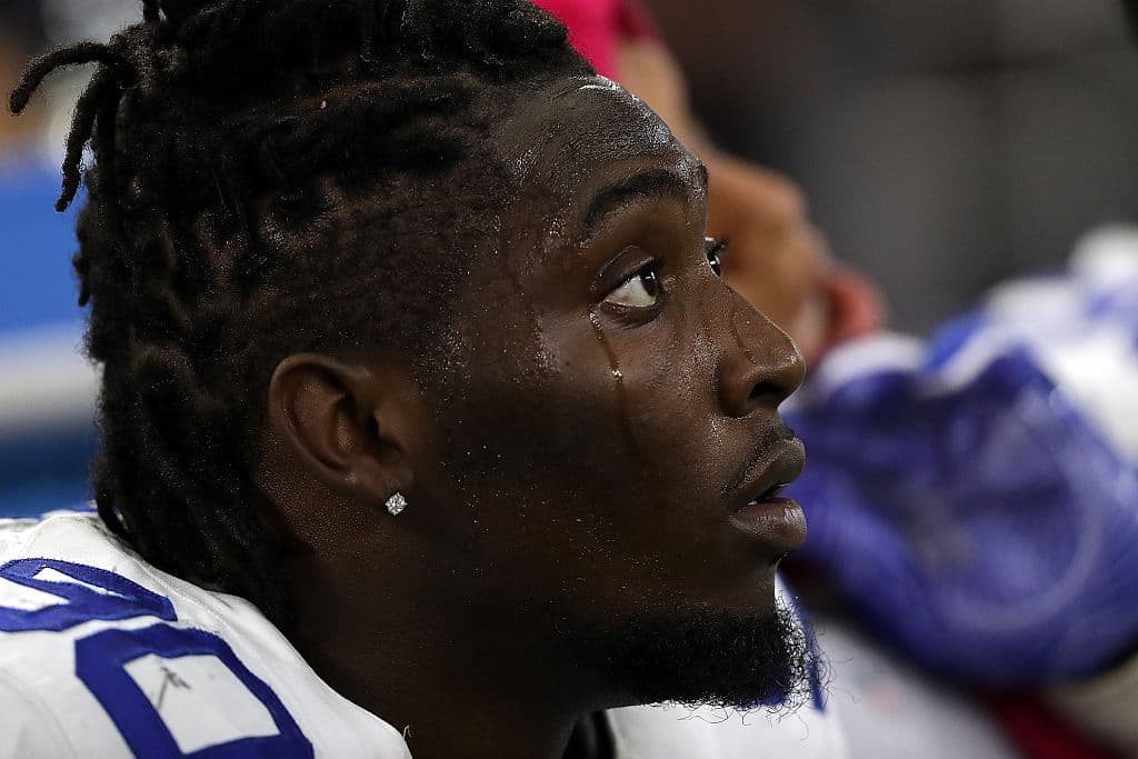Quien sin duda tiene una original forma de transportarse es el defensa 
<b>DeMarcus Lawrence, de los Dallas Cowboys</b>, quien al parecer busca hacer homenaje a su sobrenombre 'Tank'.
