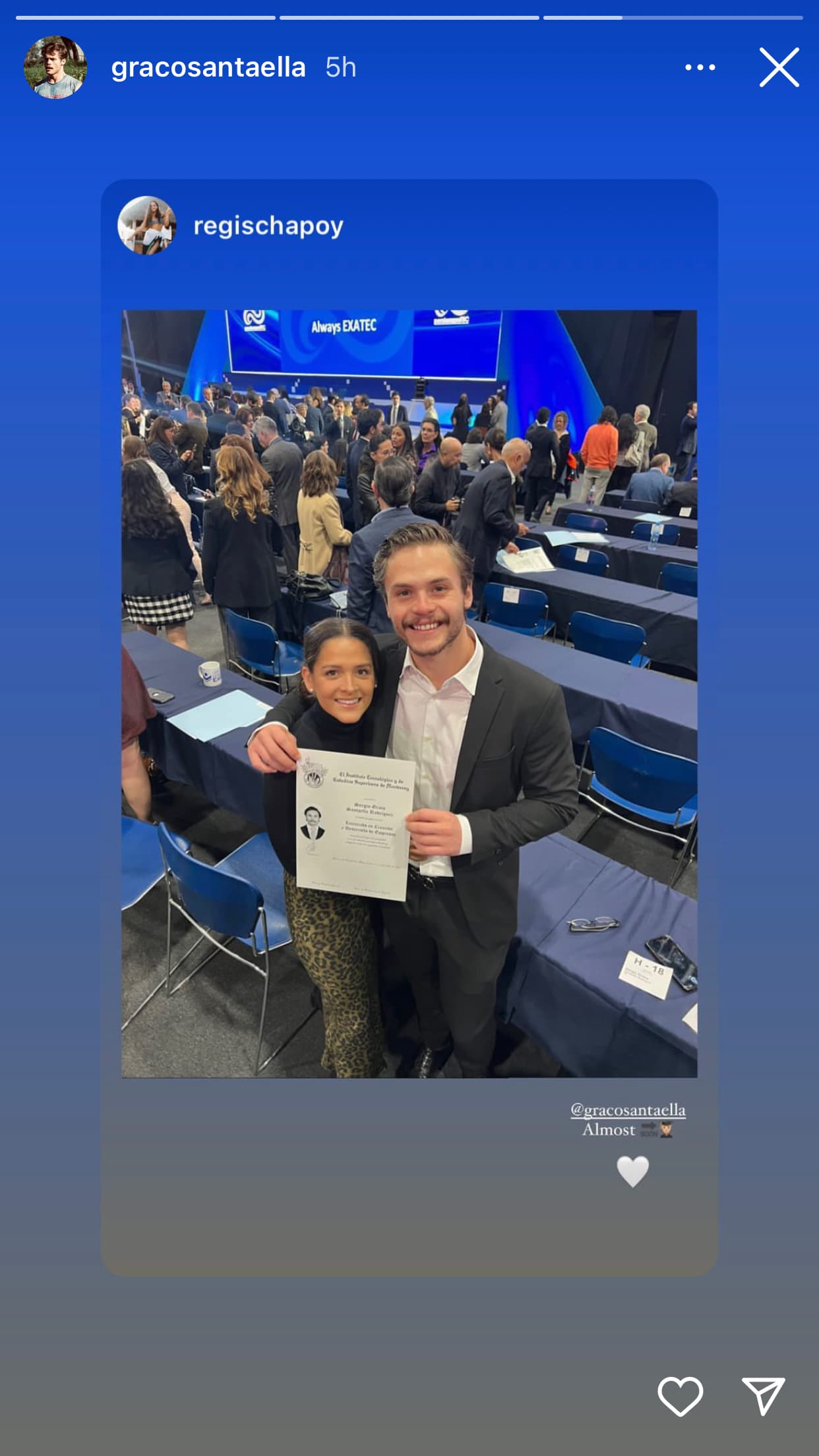 "
<b>Gran día para mí como padre</b> y un logro más de un hijo responsable, con principios, maduro y sano", escribió el artista en Instagram tras acudir al acto académico del joven. 
<br>