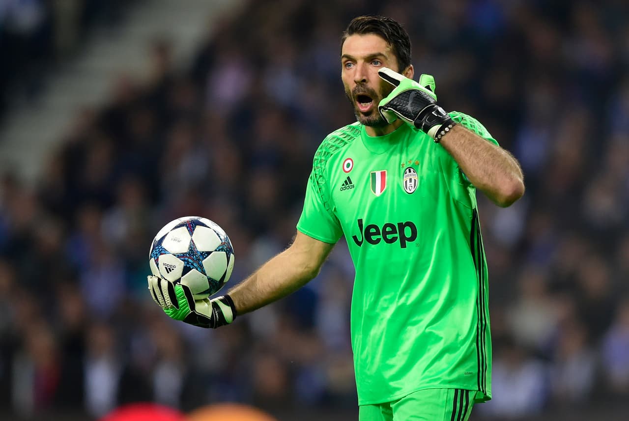 A pesar de tener un jugador más en la cancha, Juventus no se confió y su capitán Gianluigi Buffon lideró al equipo para tener un juego moderado.