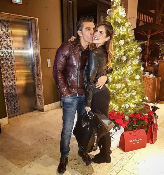 A través de las redes sociales publican mensajes de amor: "Sólo Dios es el que nos llena de tantas Bendiciones 👫❤".